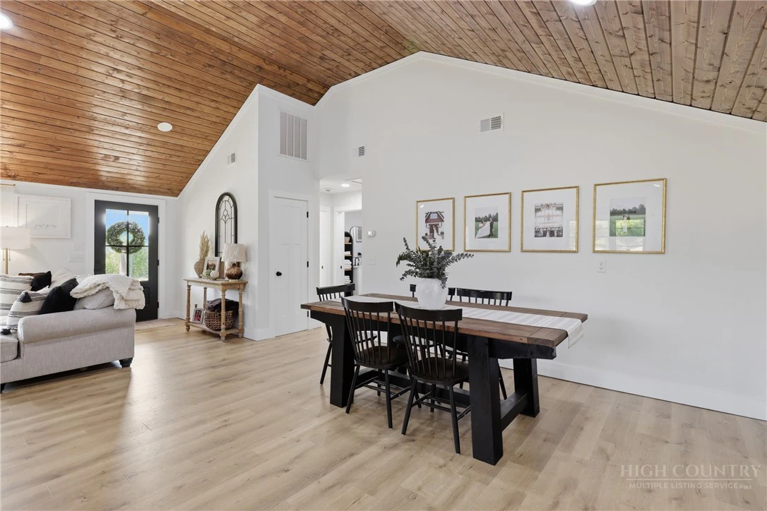 Image number 20 for the current listing