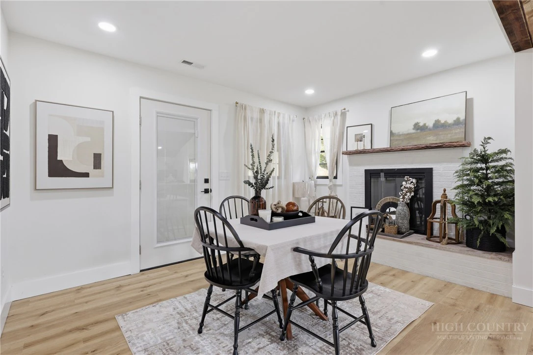 Image number 18 for the current listing