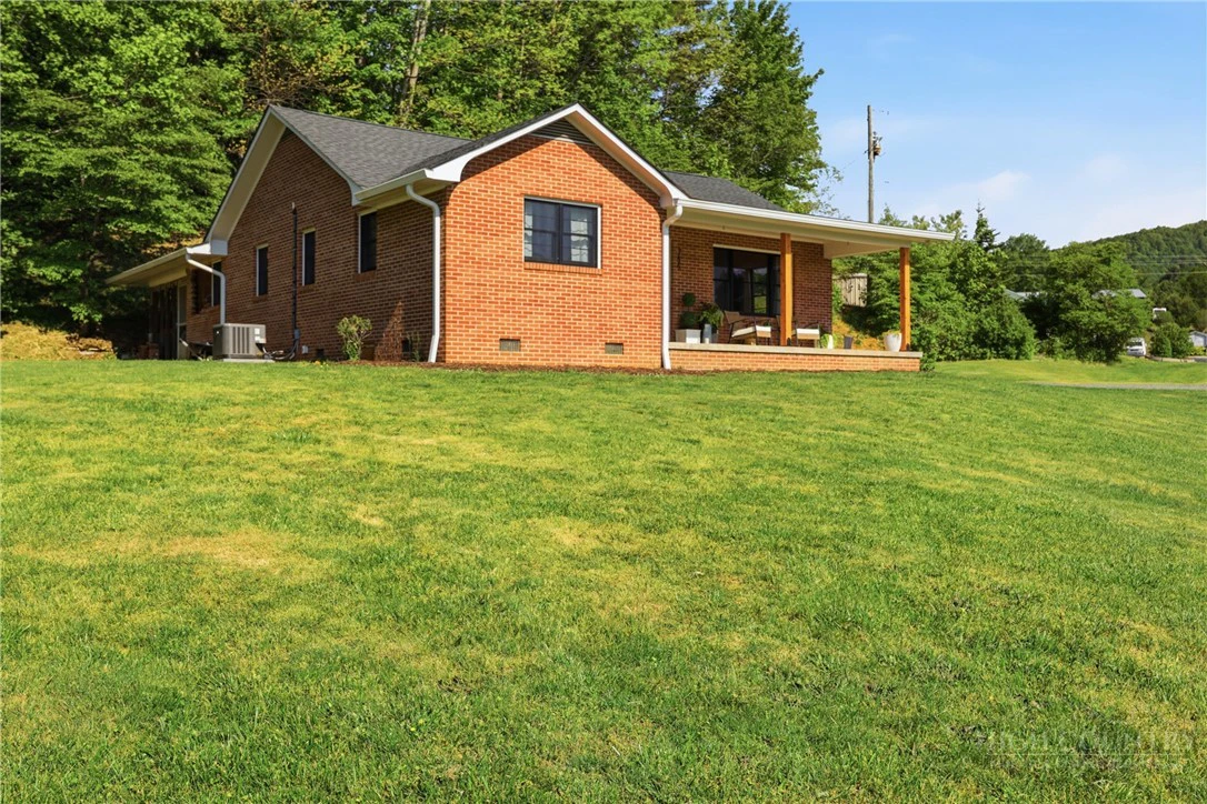 Image number 5 for the current listing