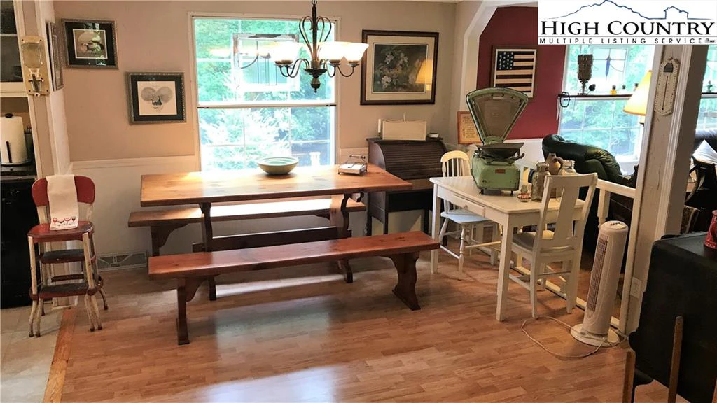 Image number 15 for the current listing