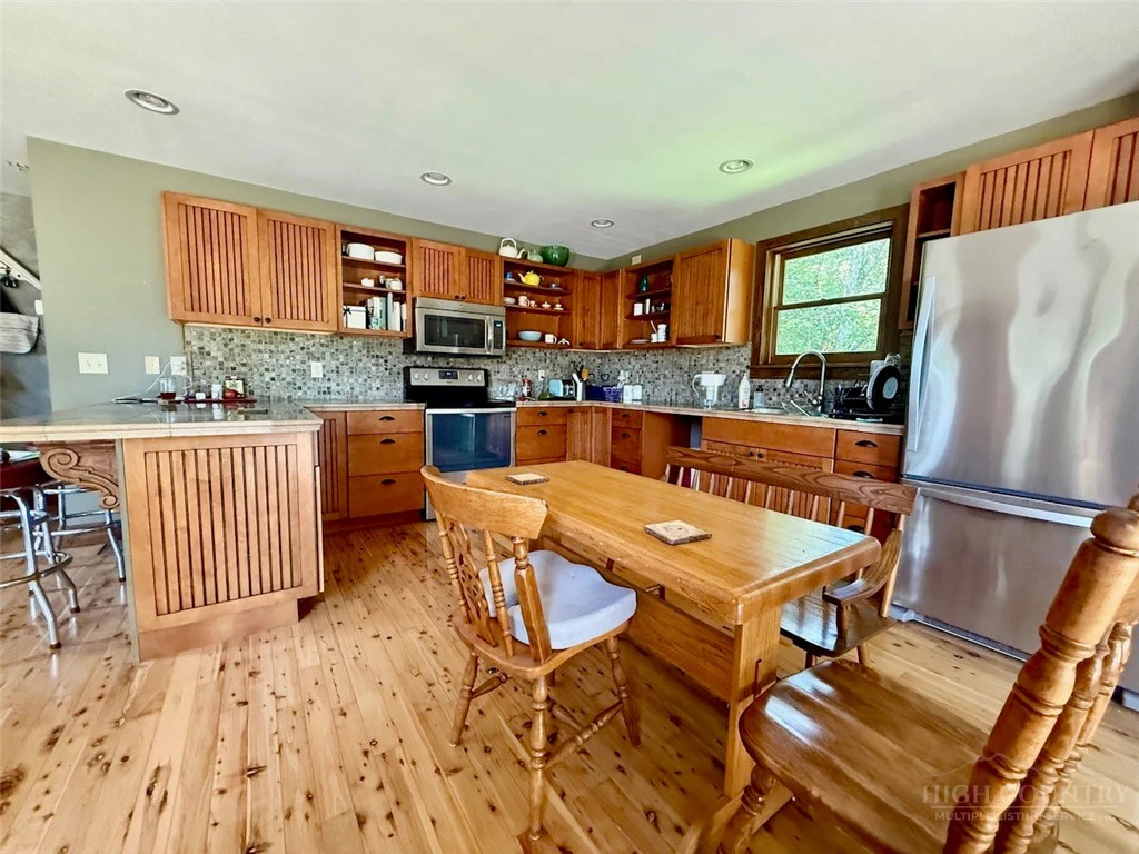 Image number 3 for the current listing
