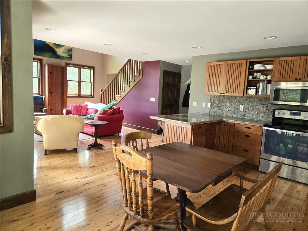 Image number 5 for the current listing