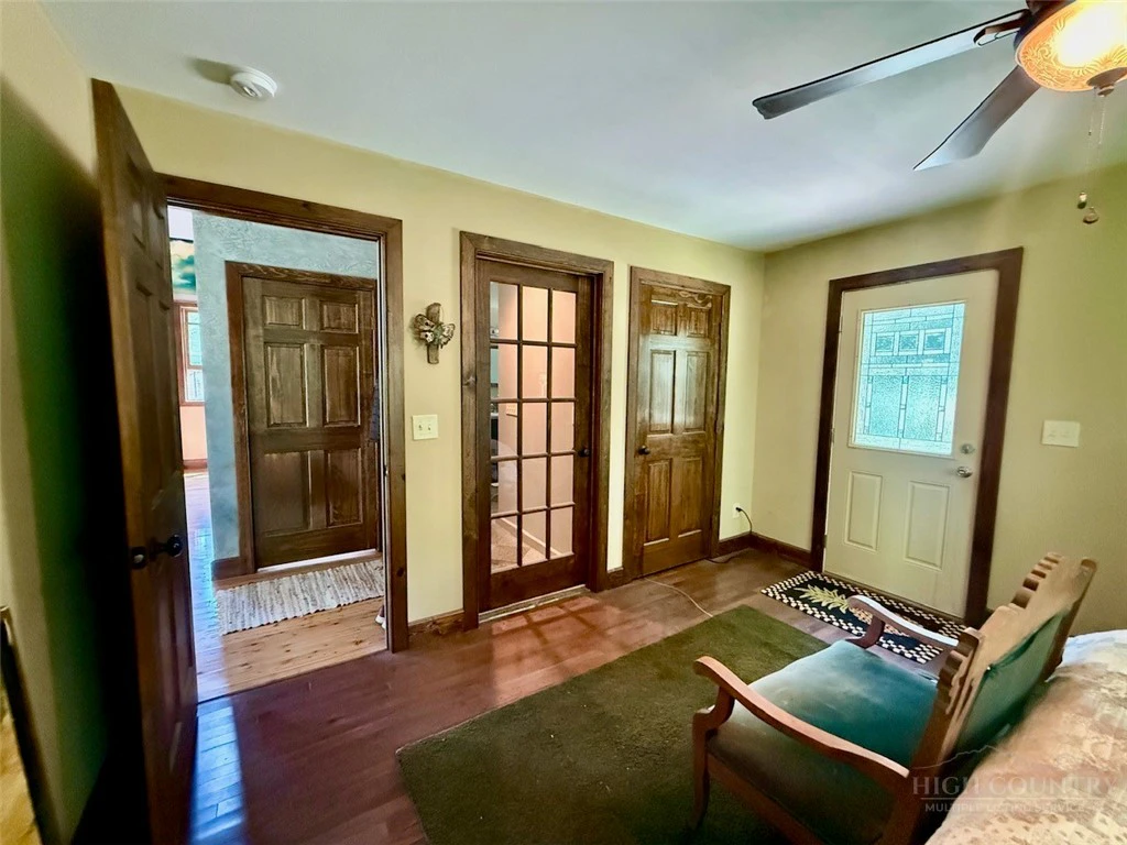 Image number 17 for the current listing