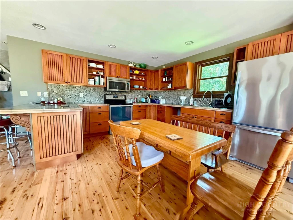 Image number 6 for the current listing