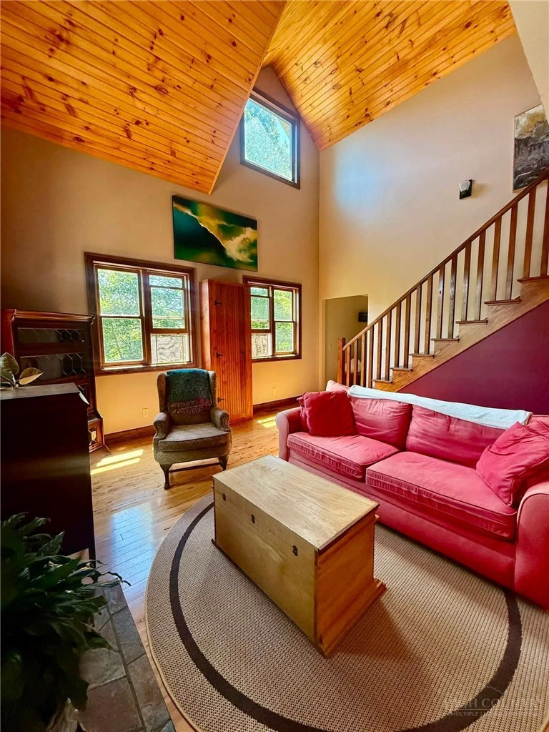 Image number 11 for the current listing