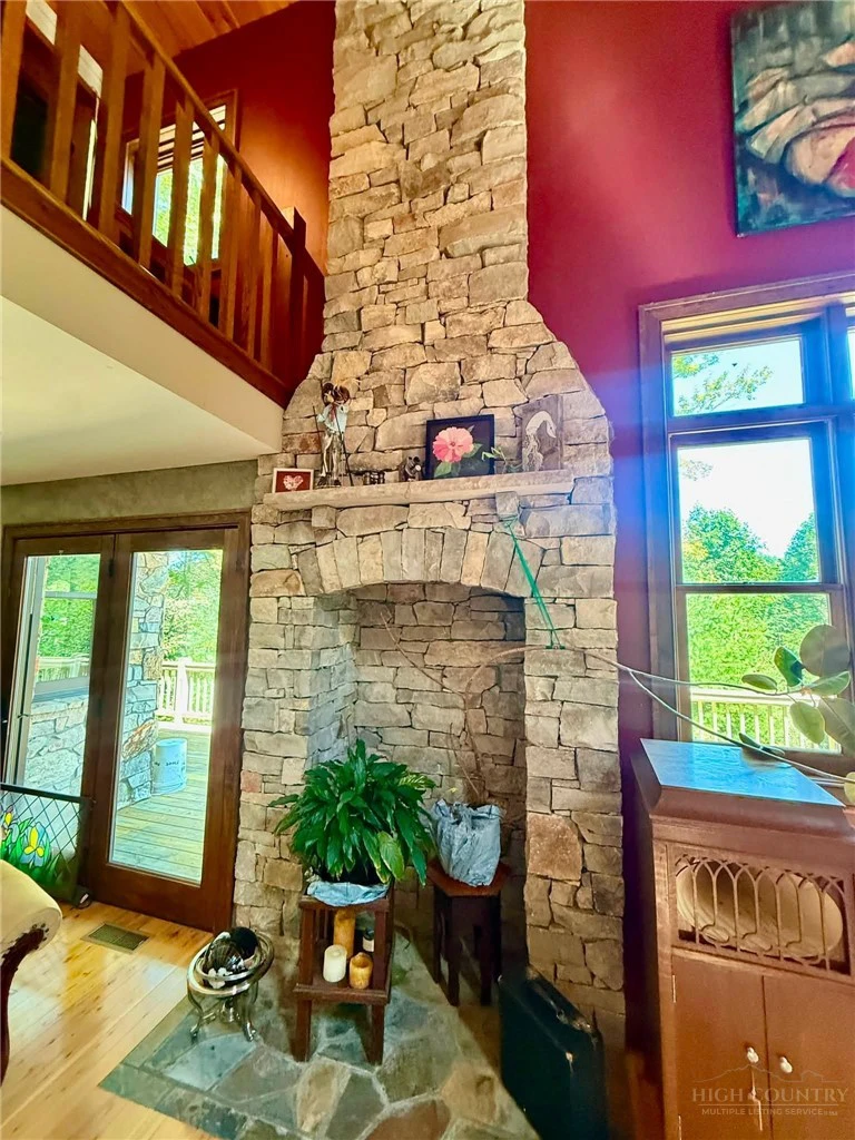 Image number 12 for the current listing