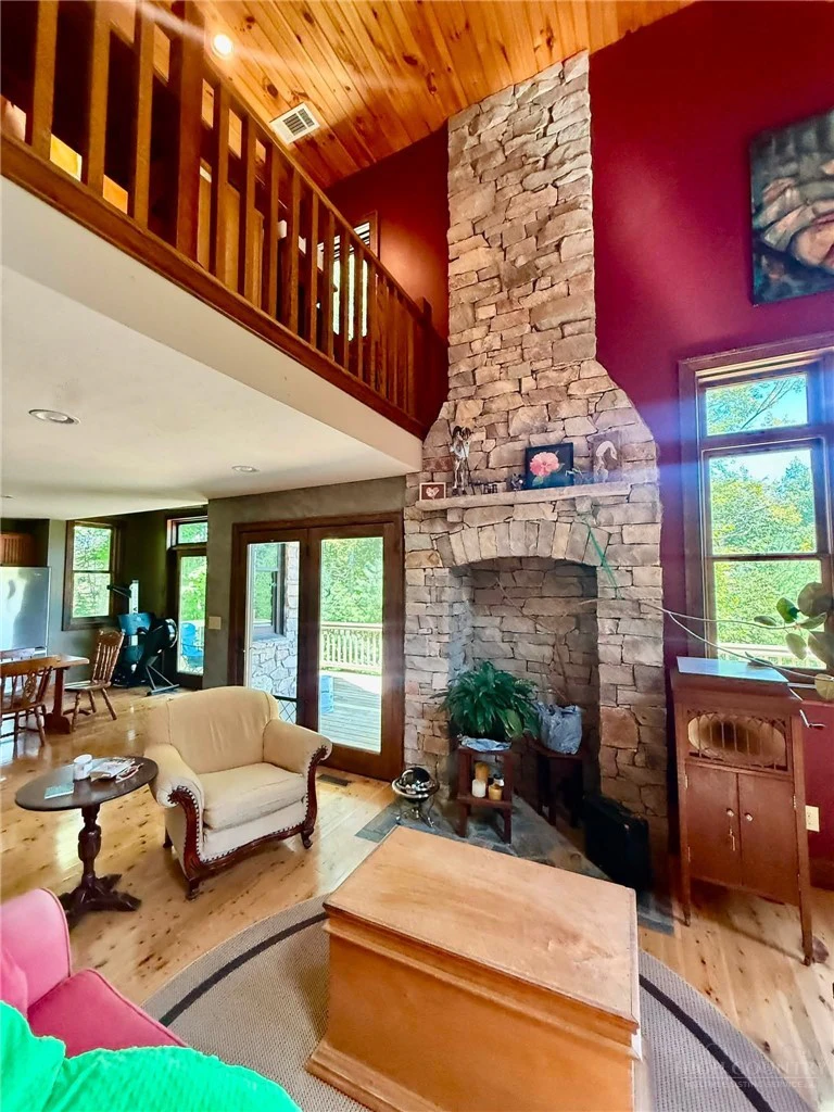 Image number 14 for the current listing