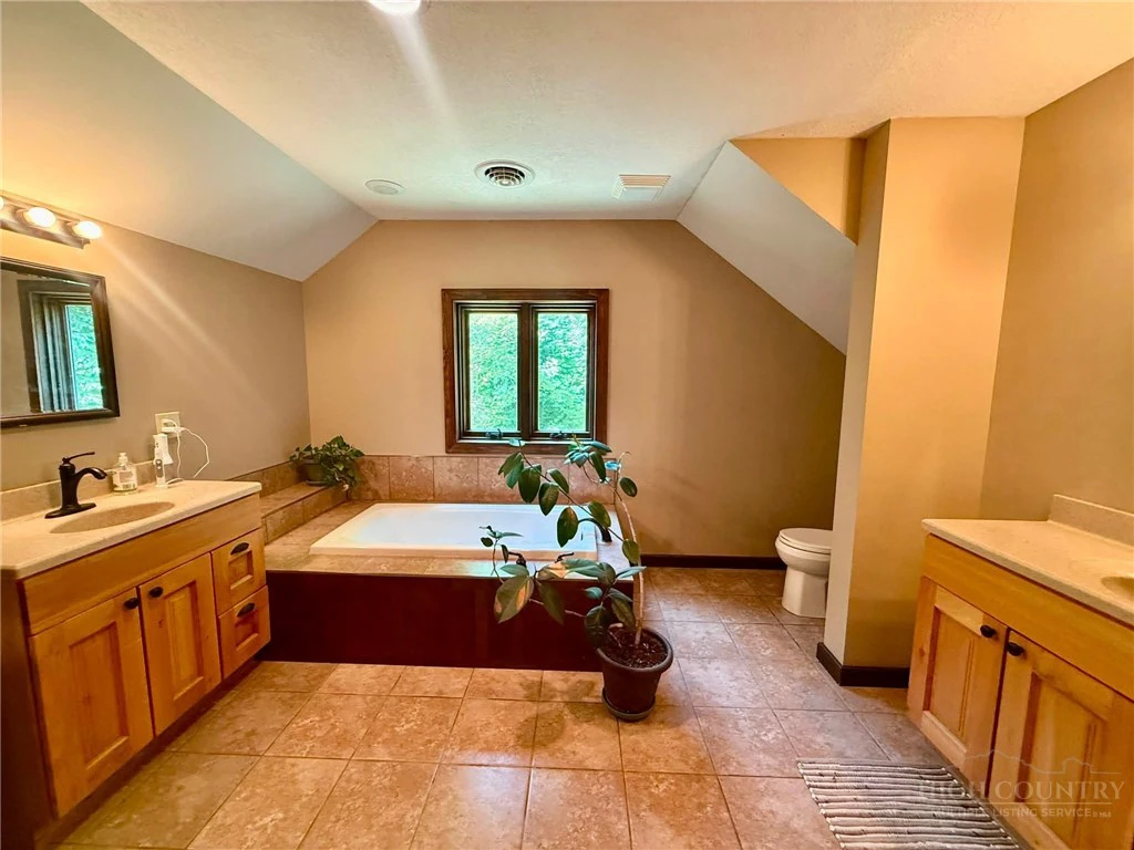 Image number 18 for the current listing