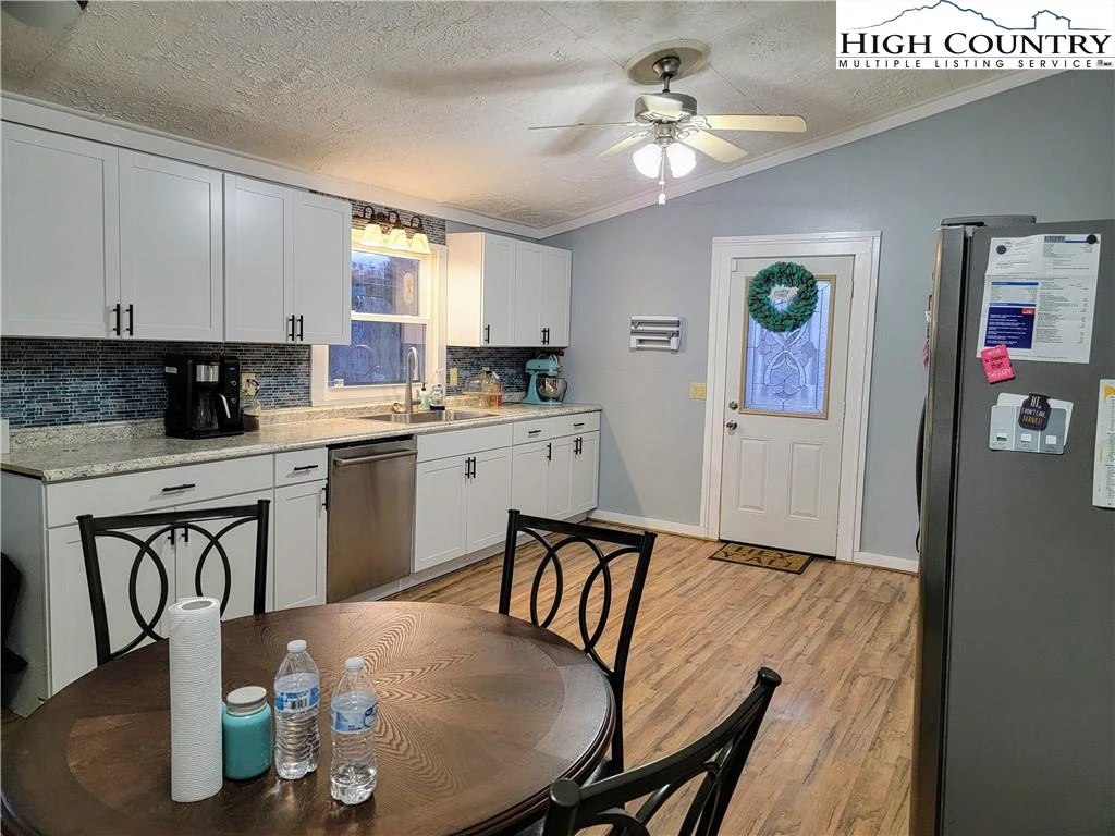 Image number 1 for the current listing