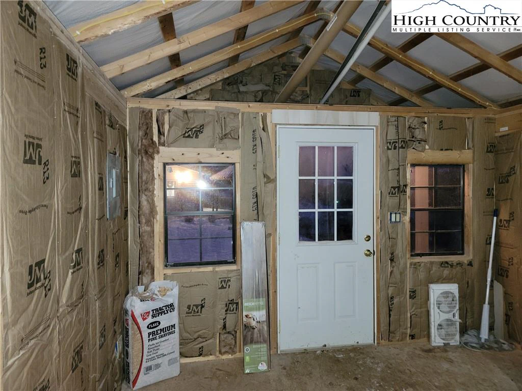 Image number 13 for the current listing