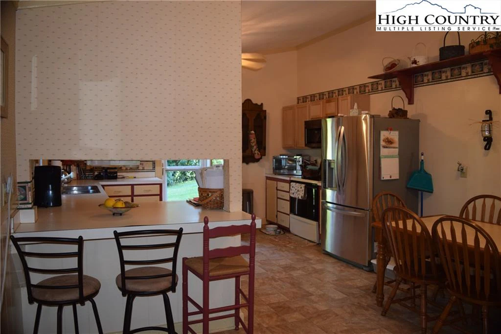 Image number 8 for the current listing