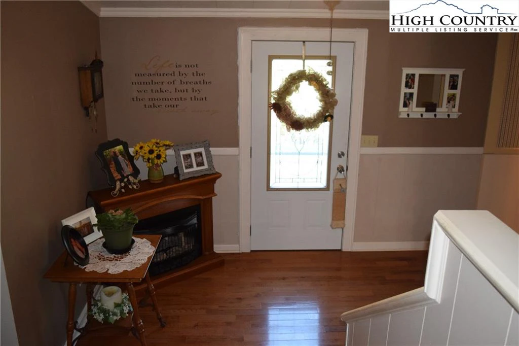 Image number 10 for the current listing