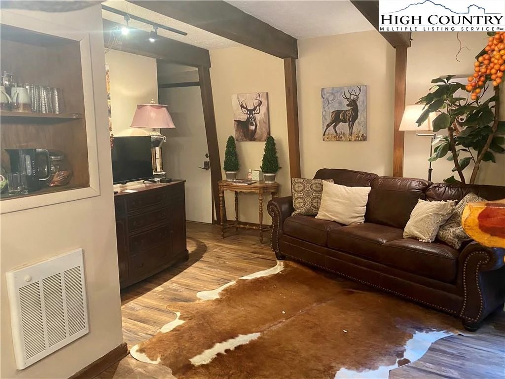 Image number 6 for the current listing