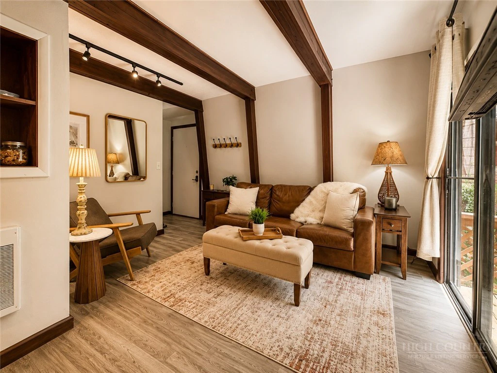 Image number 3 for the current listing