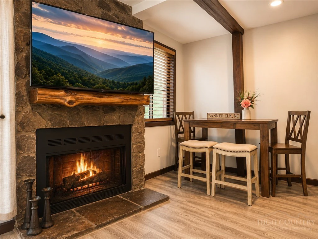 Image number 5 for the current listing