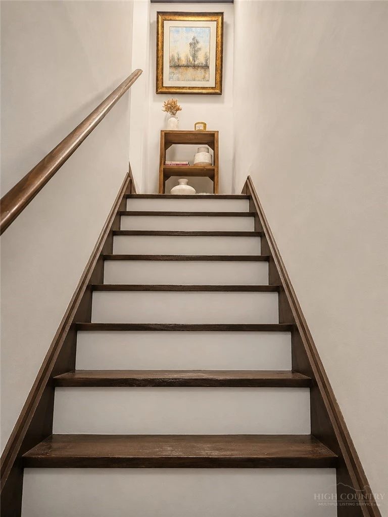 Image number 11 for the current listing