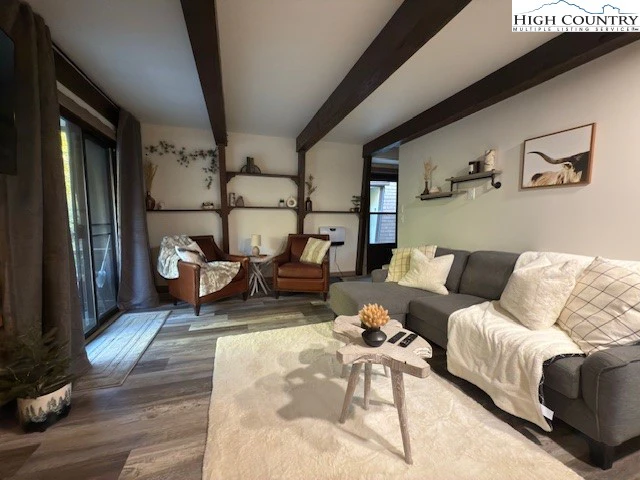 Image number 4 for the current listing