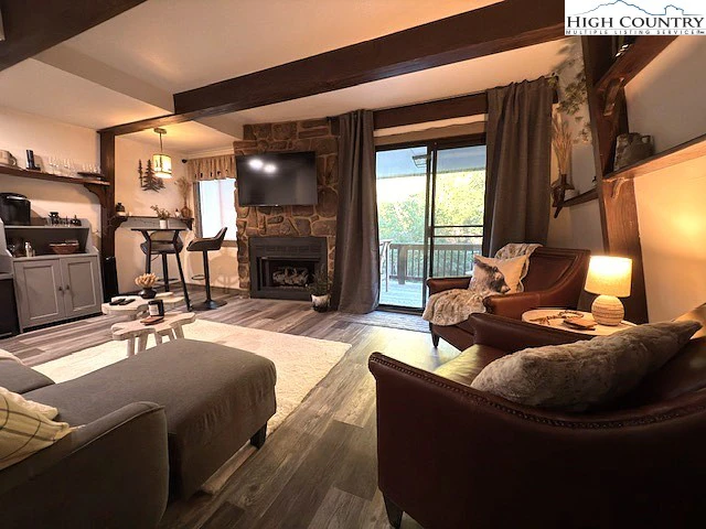Image number 6 for the current listing