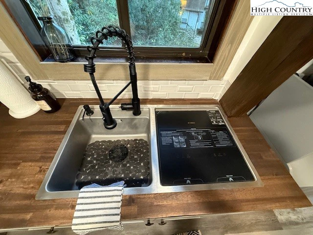 Image number 9 for the current listing