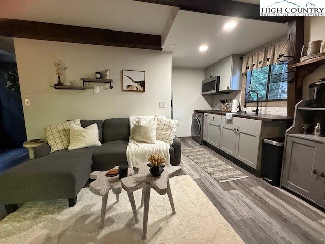 Image number 7 for the current listing