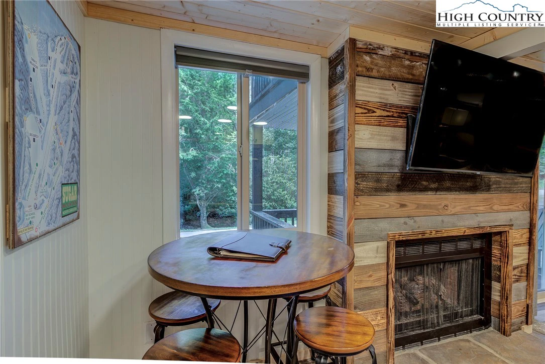 Image number 21 for the current listing