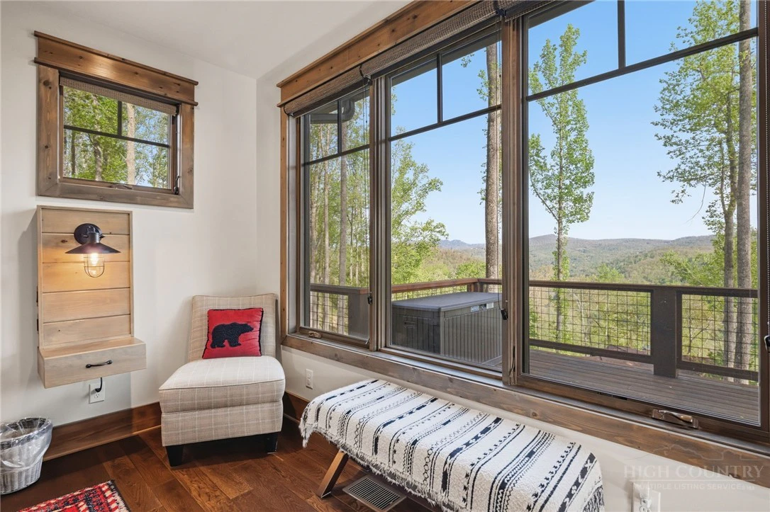 Image number 15 for the current listing