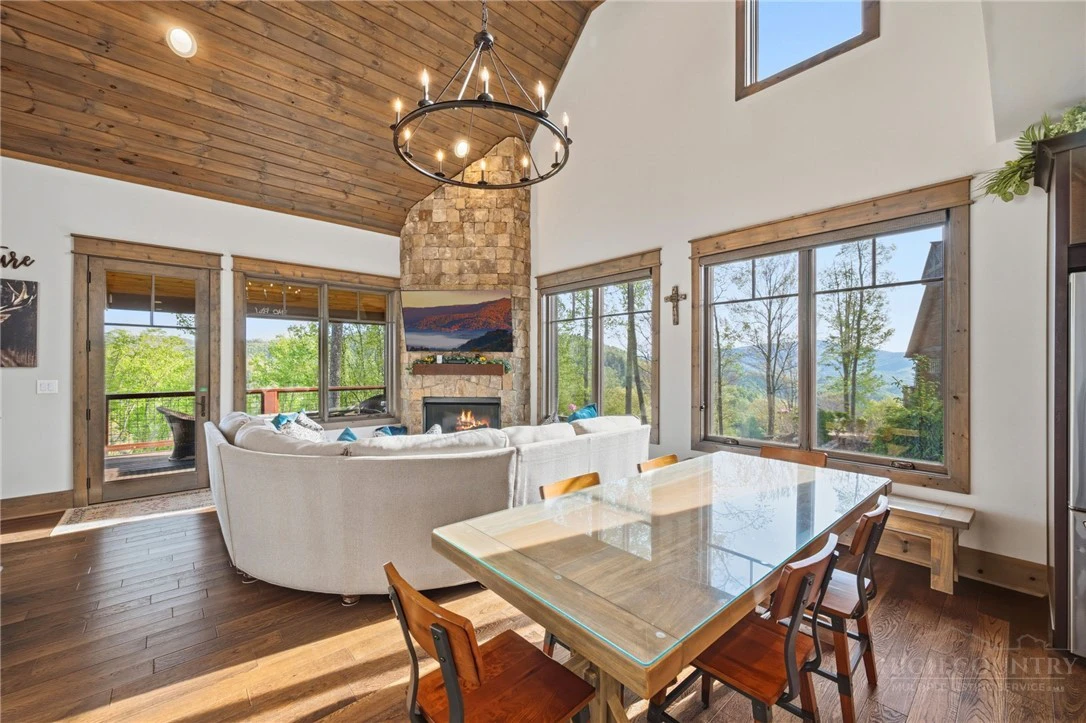 Image number 17 for the current listing