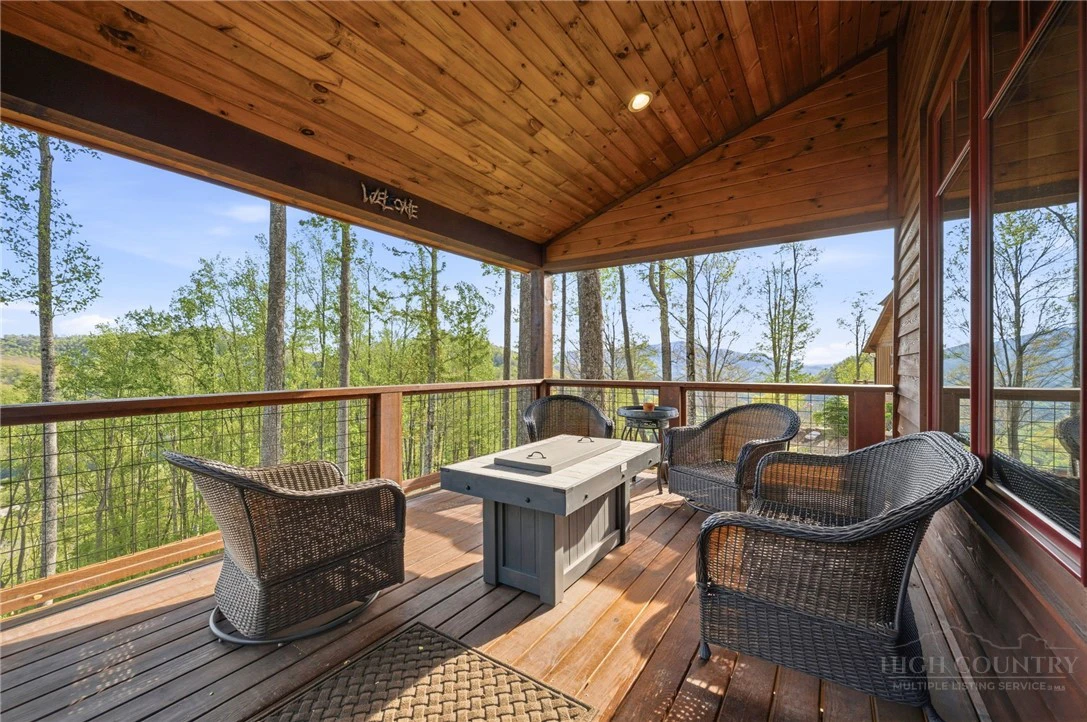 Image number 4 for the current listing