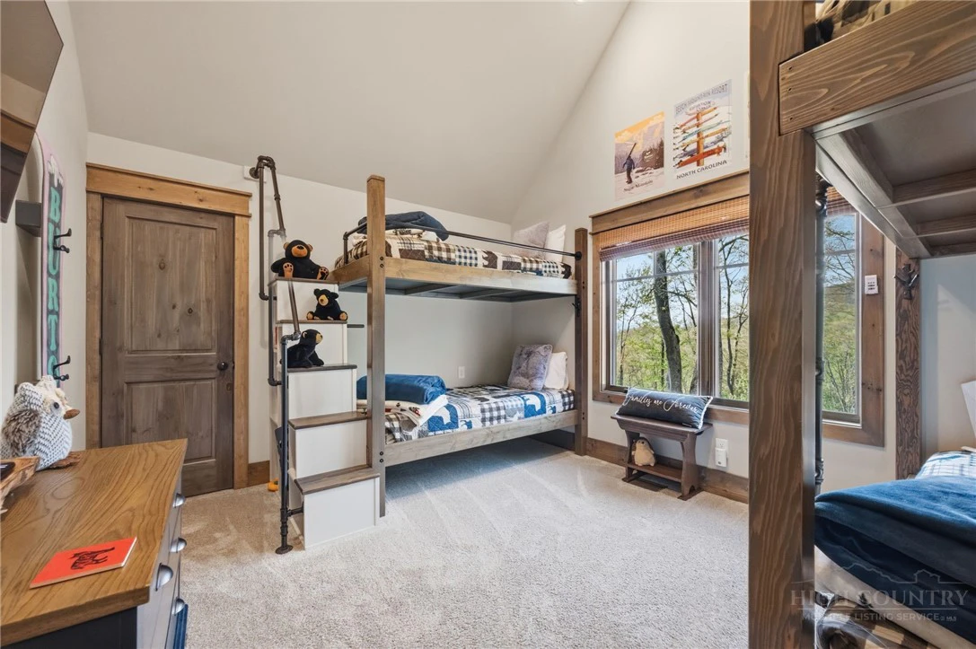 Image number 8 for the current listing