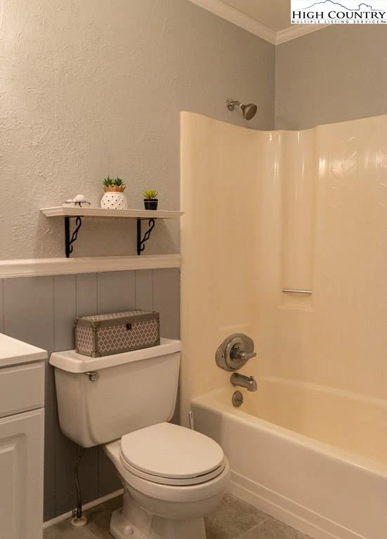 Image number 3 for the current listing