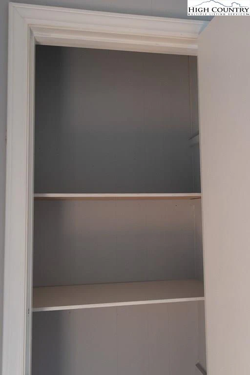 Image number 8 for the current listing