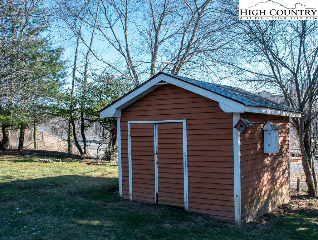 Image number 13 for the current listing