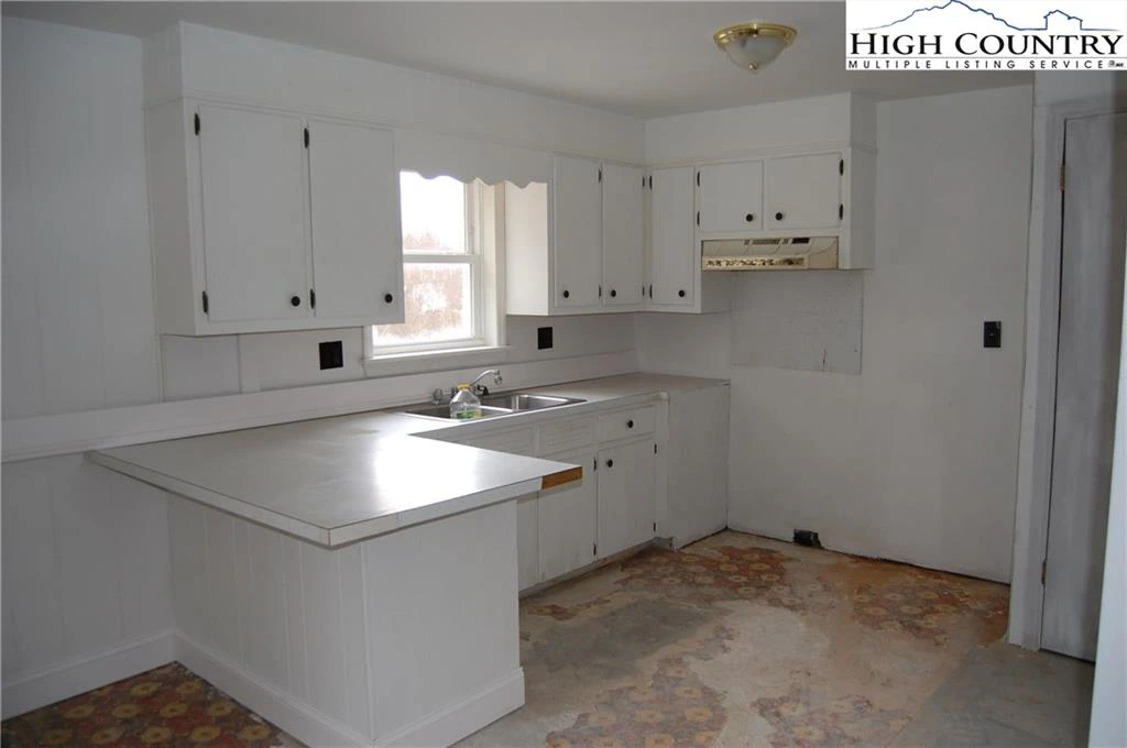 Image number 14 for the current listing