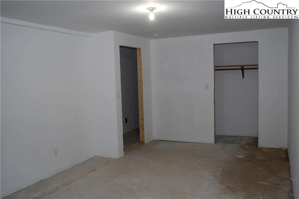 Image number 18 for the current listing