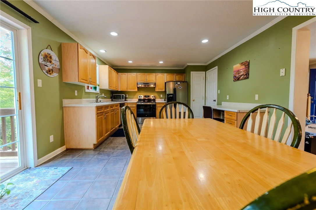 Image number 11 for the current listing