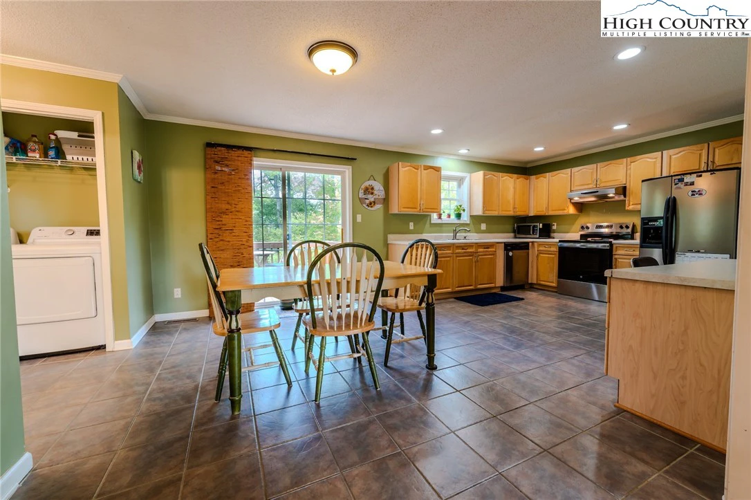 Image number 3 for the current listing