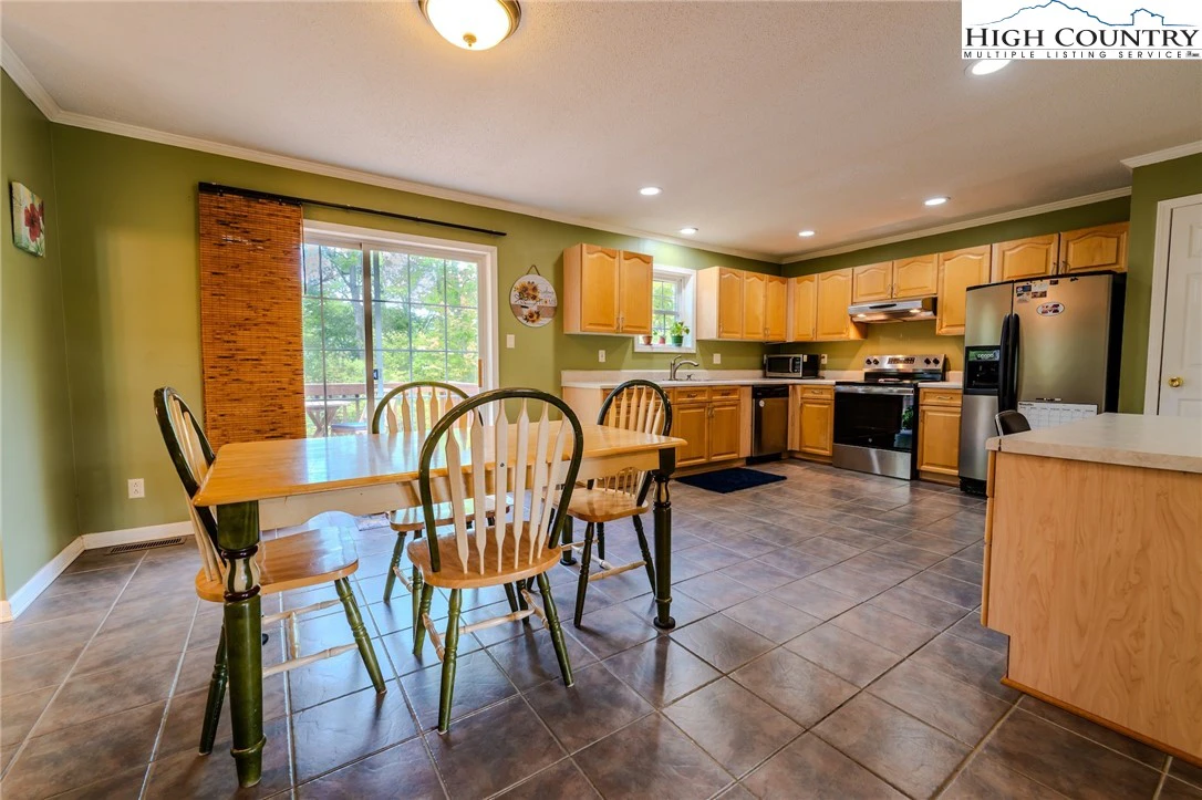 Image number 4 for the current listing