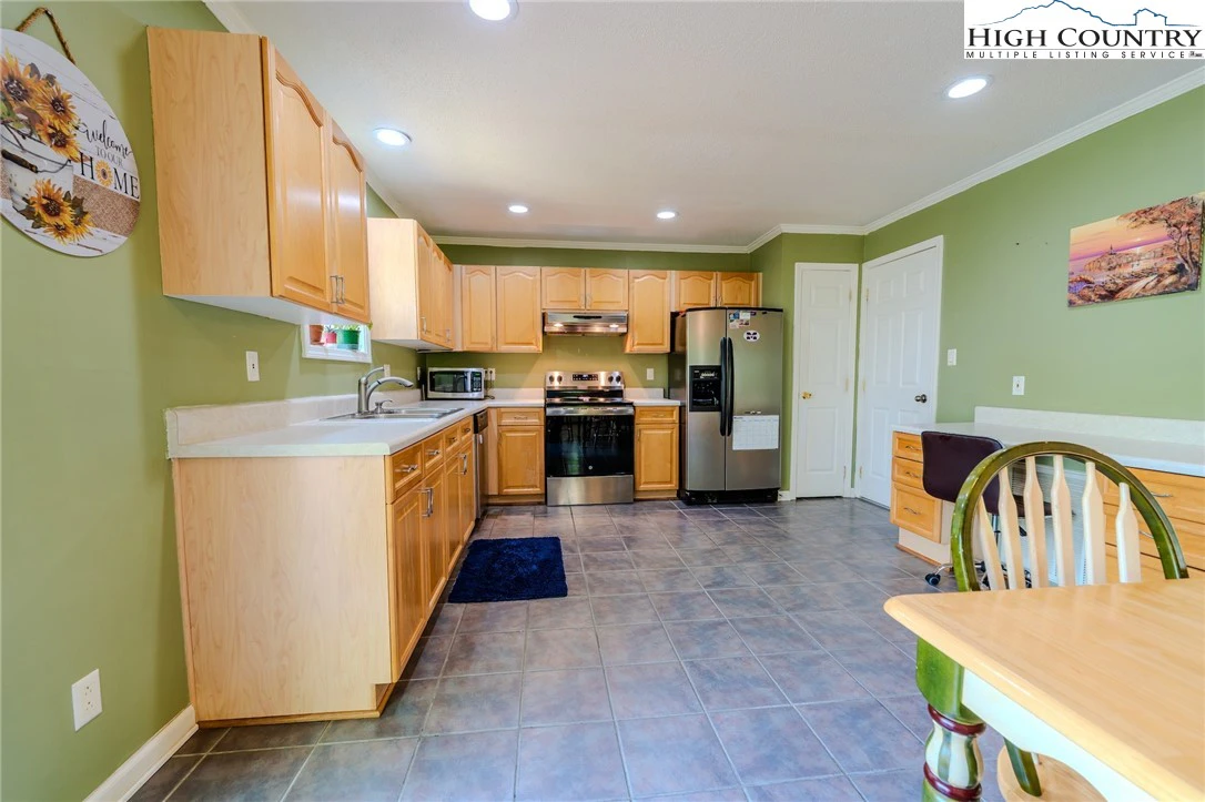 Image number 5 for the current listing