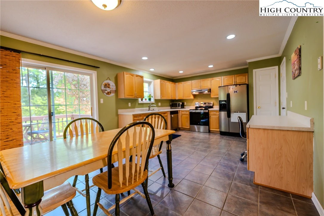 Image number 6 for the current listing