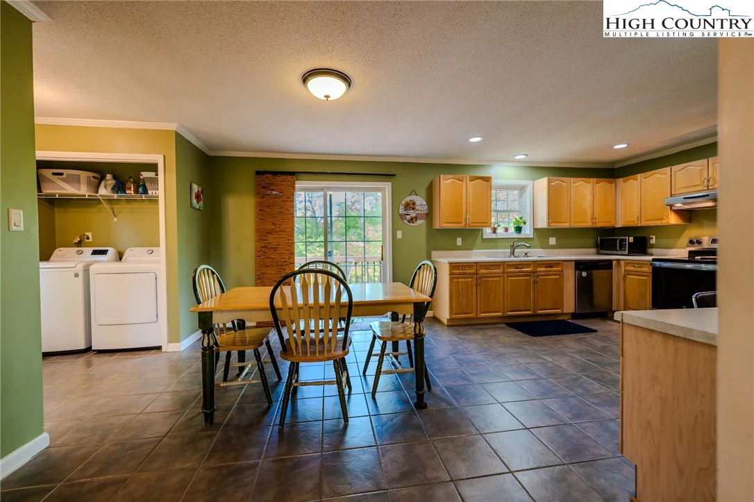 Image number 7 for the current listing