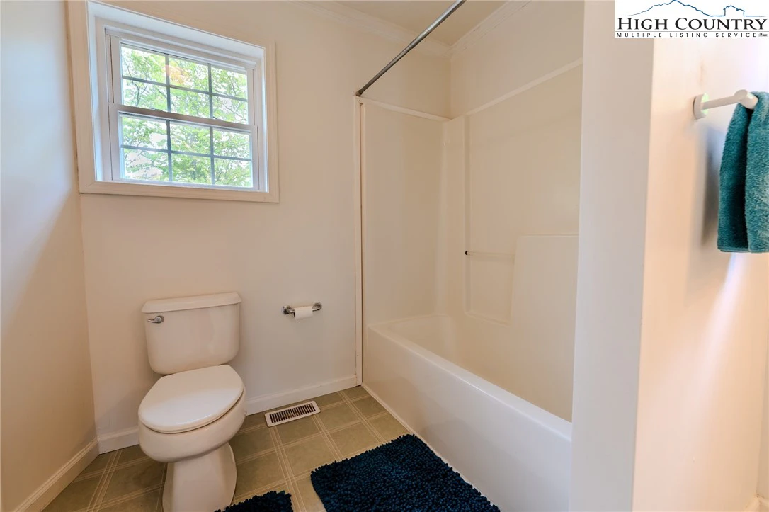 Image number 9 for the current listing