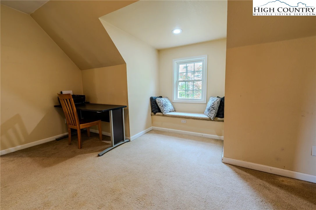 Image number 13 for the current listing