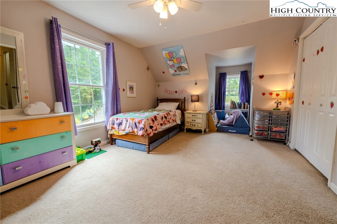 Image number 14 for the current listing