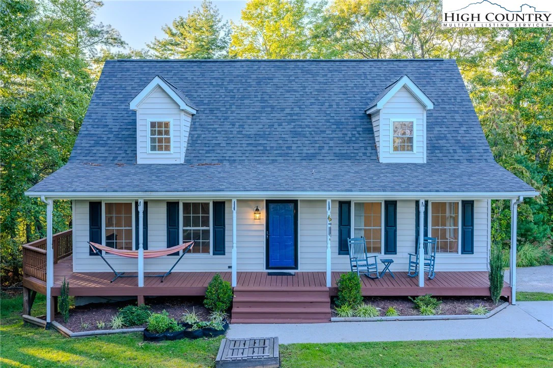 Image number 1 for the current listing