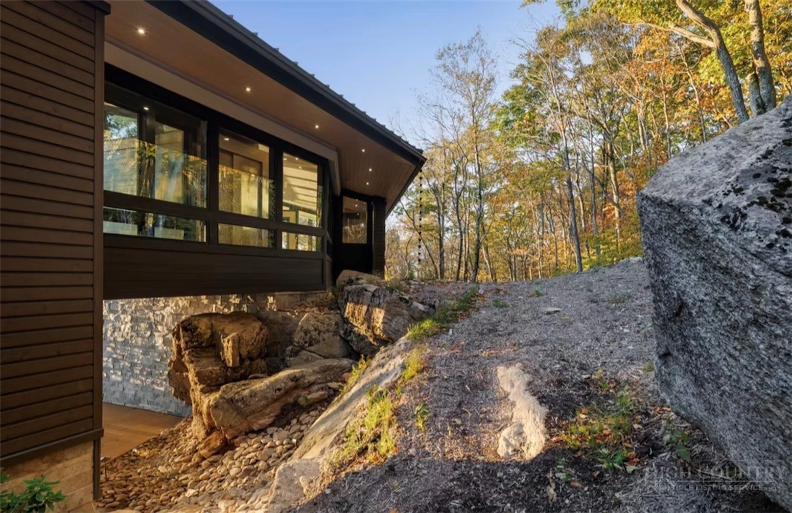 Image number 2 for the current listing