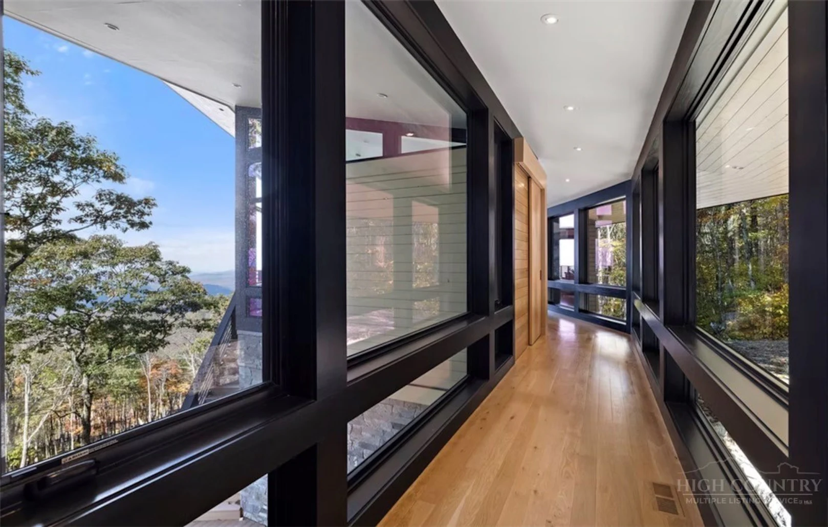 Image number 11 for the current listing