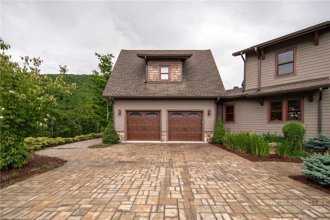 Image number 18 for the current listing