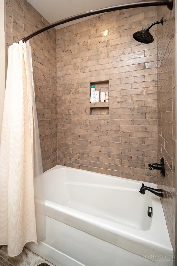 Image number 2 for the current listing
