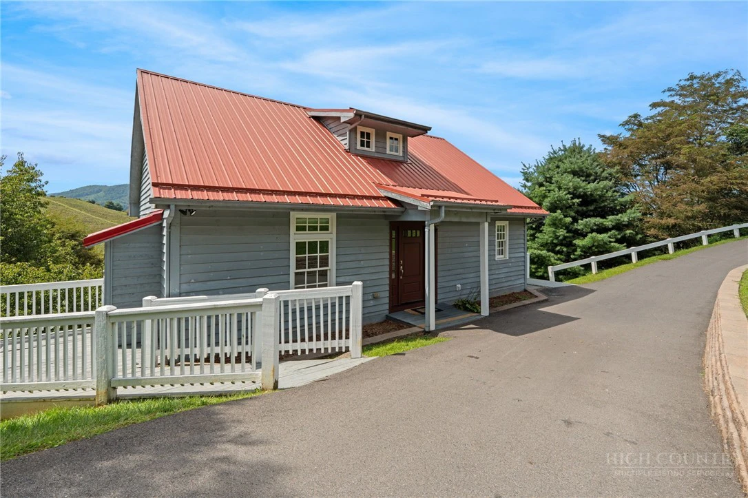 Image number 1 for the current listing