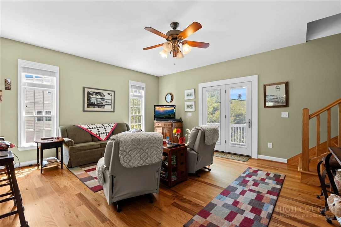Image number 3 for the current listing